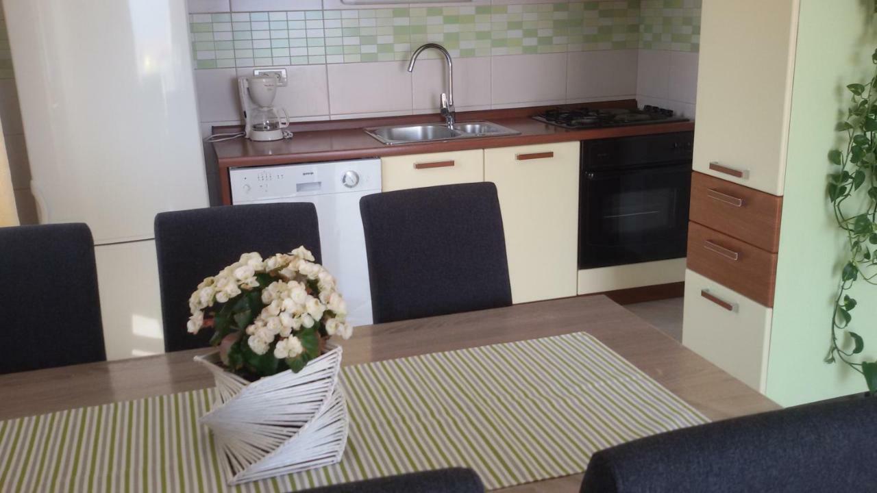 Apartments Marcic Bol Eksteriør bilde