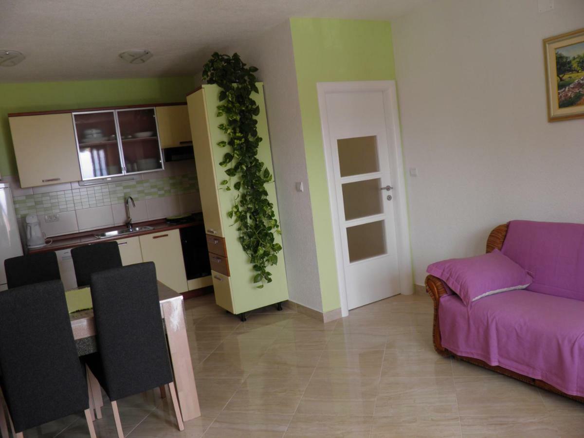 Apartments Marcic Bol Eksteriør bilde